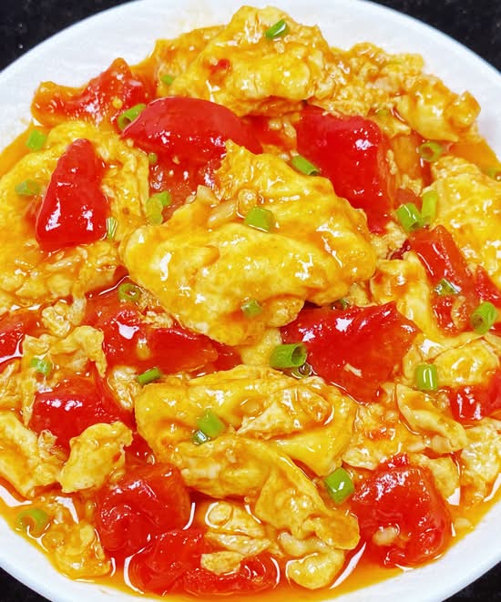 Œufs brouillés aux tomates / Stir-fried Eggs with Tomatoe 西红柿炒鸡蛋